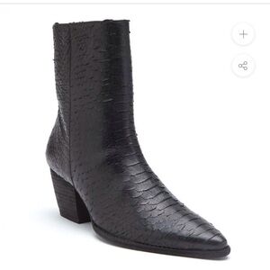 MATISSE Caty Ankle Boot Black Snake Embossed Leather Size 7.5 W Heeled Point Toe